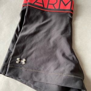 UNDER ARMOUR sliding/spandex shorts